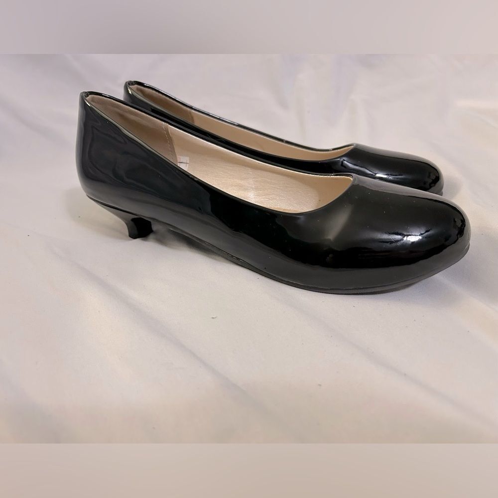 Women’s patent leather kitten heels black size 7